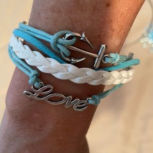 💐 7” blue and white bracelet